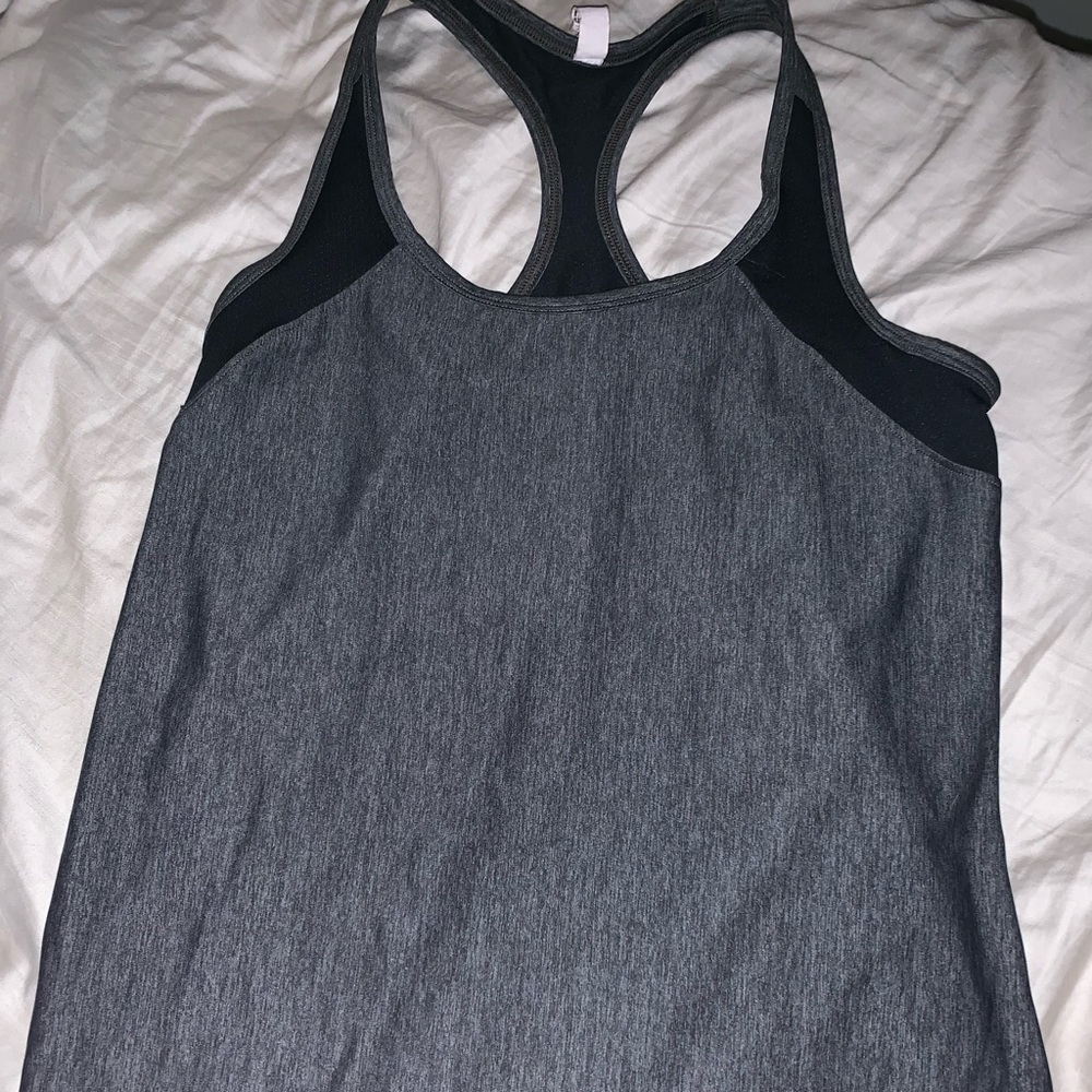 🌹2 for 20🌹Under Armour tank